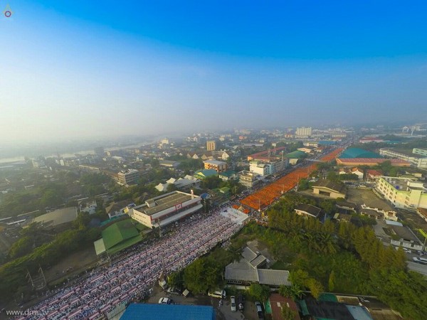 Thái Lan: Chùm ảnh 10 nghìn vị Tăng từ 9 Tỉnh thành diễu hành khất thực miền Trung