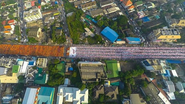 Thái Lan: Chùm ảnh 10 nghìn vị Tăng từ 9 Tỉnh thành diễu hành khất thực miền Trung