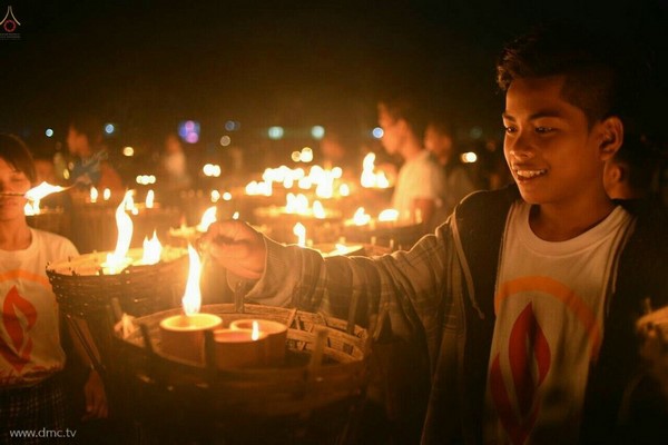 Philippines: Thiền viện Middleway, Thái Lan phối hợp với Tp Iloilo tổ chức thắp sáng hòa bình