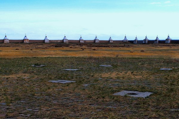 Mông Cổ: Ngôi Già lam Cổ tự Erdene Zuu tuyệt đẹp