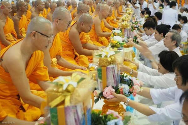 Thái Lan: Chùm ảnh cúng dường thuốc chuyên dụng cho chư Tăng