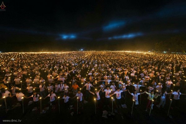 Philippines: Thiền viện Middleway, Thái Lan phối hợp với Tp Iloilo tổ chức thắp sáng hòa bình