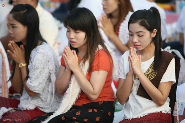 Thái Lan: Chùm ảnh 10 nghìn vị Tăng từ 9 Tỉnh thành diễu hành khất thực miền Trung