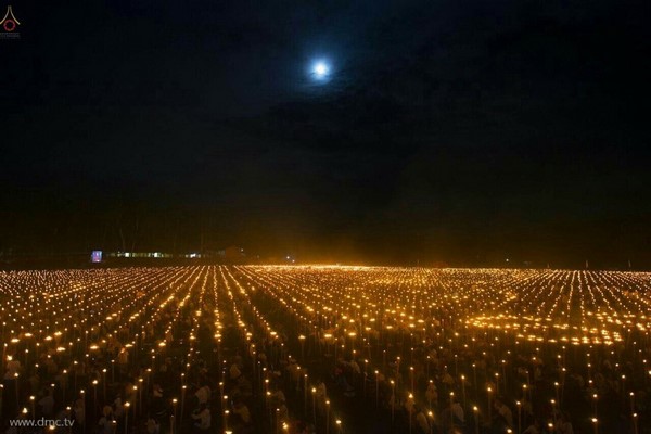 Philippines: Thiền viện Middleway, Thái Lan phối hợp với Tp Iloilo tổ chức thắp sáng hòa bình