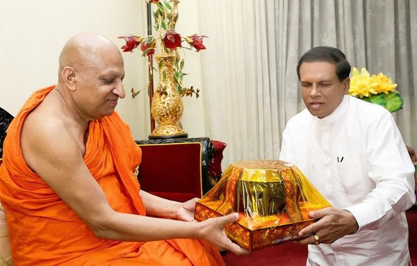 Sri Lanka: Tổng thống Maithripala Sirisena viếng thăm chùa Răng Phật