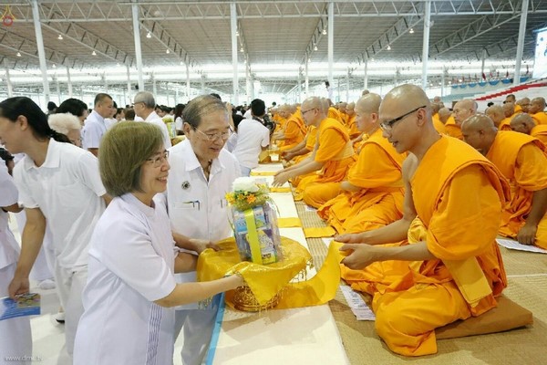 Thái Lan: Chùm ảnh cúng dường thuốc chuyên dụng cho chư Tăng