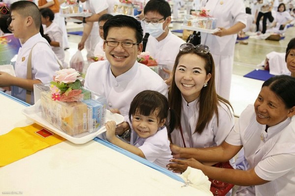 Thái Lan: Chùm ảnh cúng dường thuốc chuyên dụng cho chư Tăng