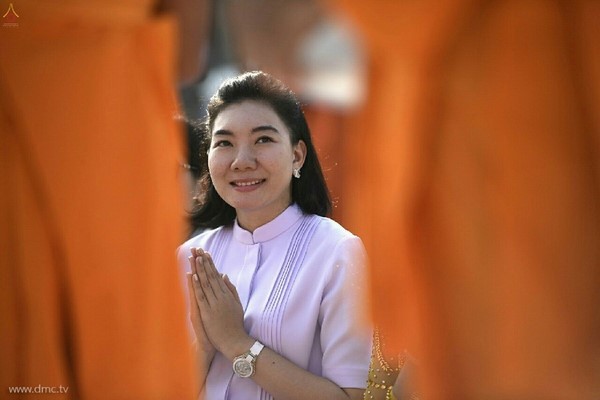 Thái Lan: Chùm ảnh 10 nghìn vị Tăng từ 9 Tỉnh thành diễu hành khất thực miền Trung