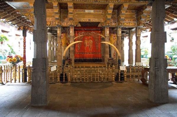 Danh lam Cổ Tự Dalada Maligawa Quốc bảo Sri Lanka