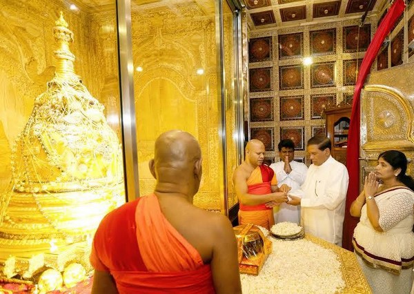 Sri Lanka: Tổng thống Maithripala Sirisena viếng thăm chùa Răng Phật