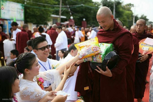 Myanmar: Chùm ảnh 10 nghìn chư Tăng diễu hành xung quanh Cố đô Phật giáo Mandalay