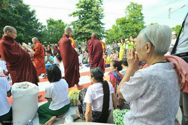 Myanmar: Chùm ảnh 10 nghìn chư Tăng diễu hành xung quanh Cố đô Phật giáo Mandalay