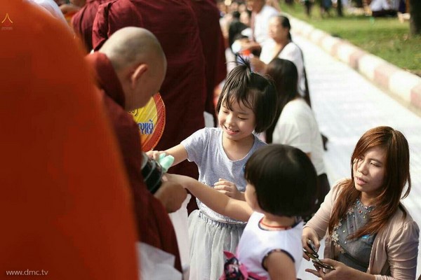 Myanmar: Chùm ảnh 10 nghìn chư Tăng diễu hành xung quanh Cố đô Phật giáo Mandalay