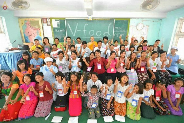 Myanmar: Chùm ảnh chuẩn bị 10 nghìn vị Tăng diễu hành vị trí hình ảnh đẹp ấn tượng