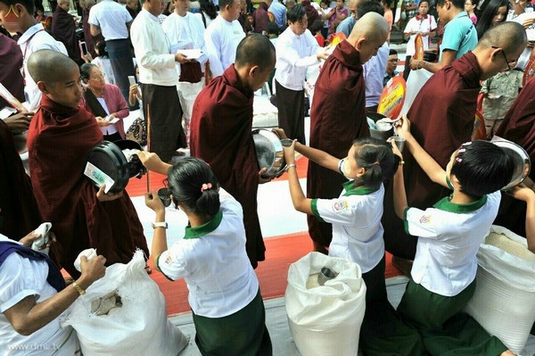 Myanmar: Chùm ảnh 10 nghìn chư Tăng diễu hành xung quanh Cố đô Phật giáo Mandalay