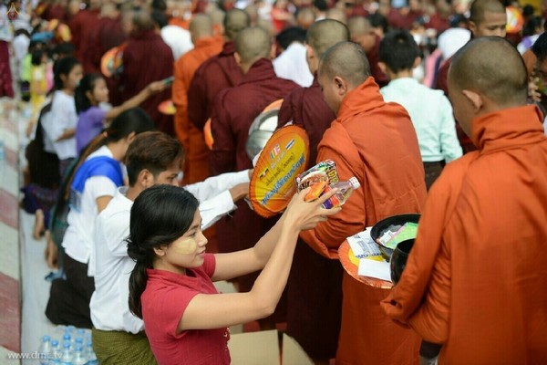 Myanmar: Chùm ảnh 10 nghìn chư Tăng diễu hành xung quanh Cố đô Phật giáo Mandalay
