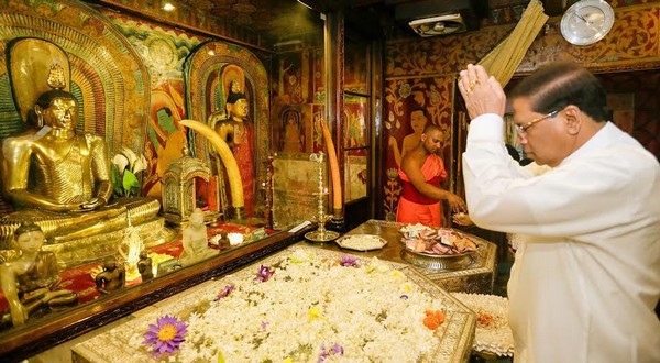 Sri Lanka: Tổng thống Maithripala Sirisena viếng thăm chùa Răng Phật