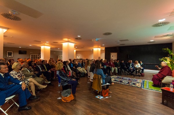 Anh Quốc Đức Đạt Lai Lạt Ma tiếp những người ủng hộ Tây Tạng