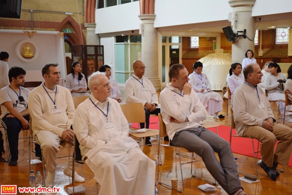 Anh Quốc: Chi nhánh Thiền viện Wat Phra Dhammakaya Tháilan tổ chức lớp Giáo lý và khóa Thiền