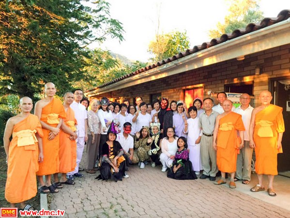 Chi nhánh Thiền viện Wat Phra Dhammakaya Thái Lan tại Mỹ tổ chức Lễ hội Halloween cho học sinh