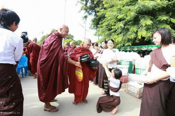 Myanmar: Chùm ảnh 10 nghìn chư Tăng diễu hành xung quanh Cố đô Phật giáo Mandalay