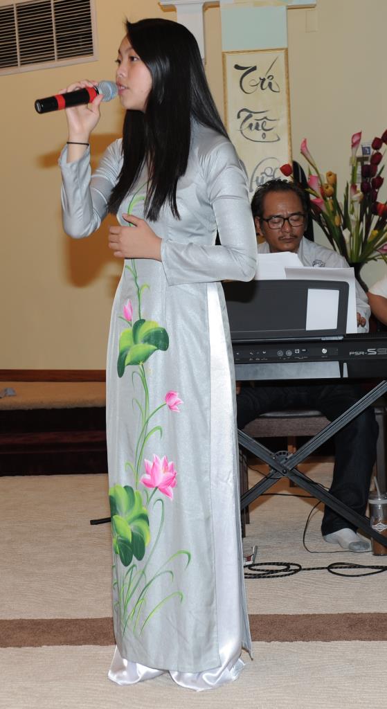 Đêm đốt nến cầu nguyện chủ đề “Hoài niệm về Mẹ”tại chùa Phước Hậu, tiểu bang Wisconsin, Hoa Kỳ.