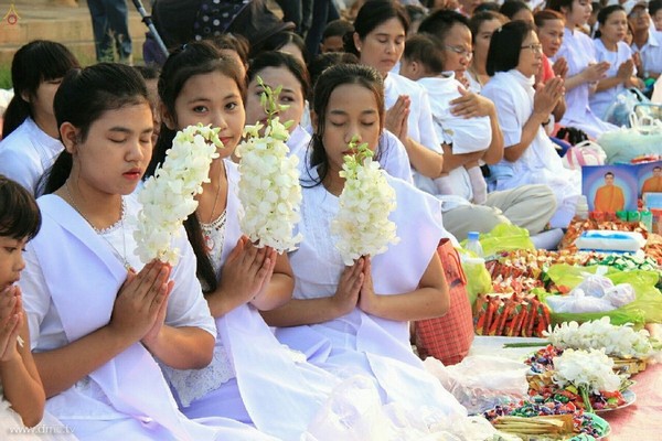 Thái Lan: Chùm ảnh 10 nghìn vị Tăng từ 9 Tỉnh thành diễu hành khất thực miền Trung