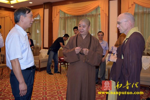 Pháp sư Hằng Thật Trụ trì Vạn Phật Thánh Thành, Hoa Kỳ viếng thăm Phật học viện Mân Nam, Trung Quốc