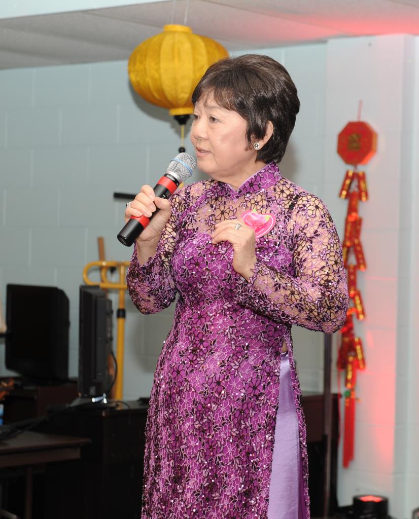 Đêm đốt nến cầu nguyện chủ đề “Hoài niệm về Mẹ”tại chùa Phước Hậu, tiểu bang Wisconsin, Hoa Kỳ.