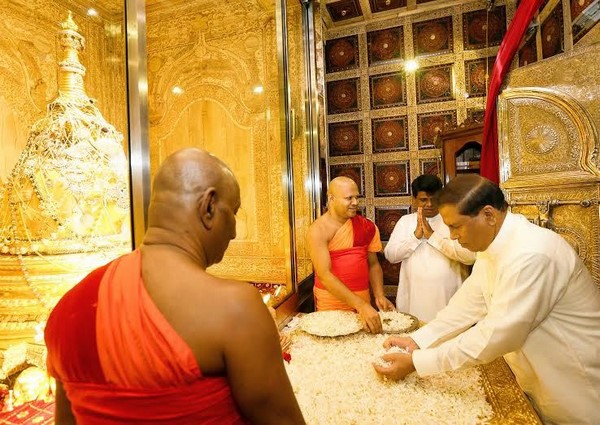 Sri Lanka: Tổng thống Maithripala Sirisena viếng thăm chùa Răng Phật