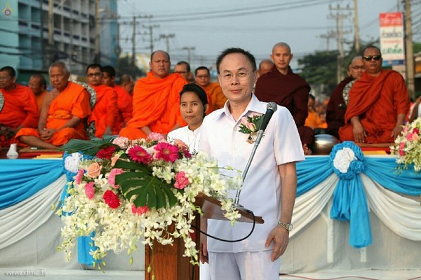 Thái Lan: Chùm ảnh 10 nghìn vị Tăng từ 9 Tỉnh thành diễu hành khất thực miền Trung
