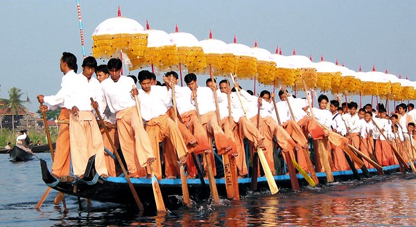 Myanmar: Chùm ảnh Lễ hội Cung nghinh tượng Phật trở về chùa Phaungtaw Oo và đua thuyền