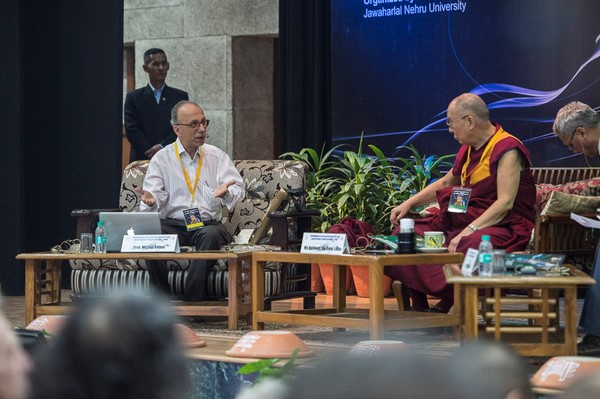 Hội đàm Vật lý Lượng tử và Triết học Trung Quán luận tại Đại học Jawaharlal Nehru, Ấn Độ