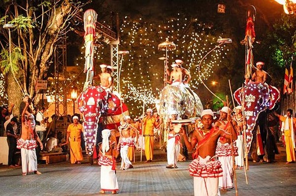 Tổng thống Sri Lanka vui mừng lễ hội Esala Perahera thành công viên mãn