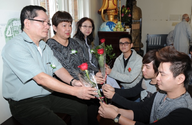 Hoa Kỳ: Lễ Vu Lan 2015 và triển lãm ảnh chùa Việt Nam tại chùa An Lạc - Indiana