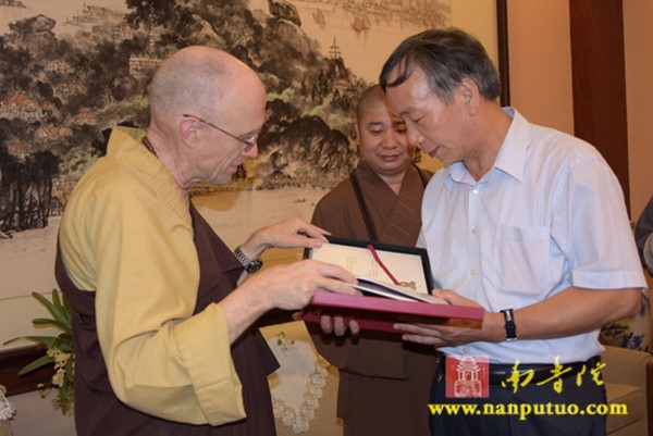 Pháp sư Hằng Thật Trụ trì Vạn Phật Thánh Thành, Hoa Kỳ viếng thăm Phật học viện Mân Nam, Trung Quốc