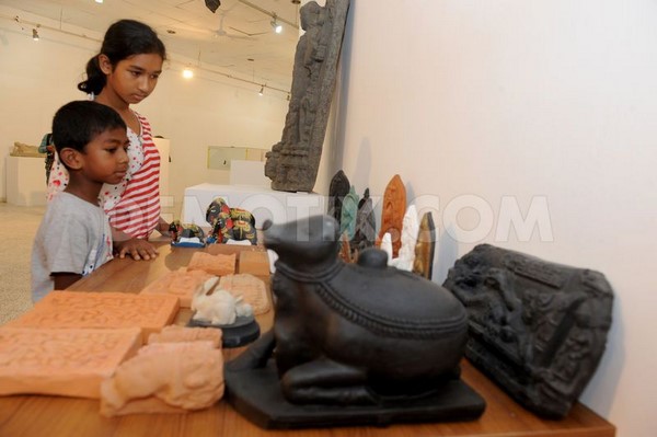 Chùm ảnh Triển lãm tác phẩm điêu khắc Phật giáo tại Bảo tàng Quốc gia Bangladesh