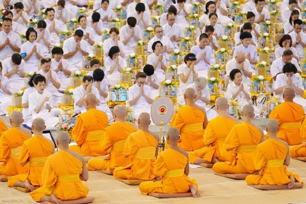 Thái Lan: Chùm ảnh cúng dường thuốc chuyên dụng cho chư Tăng