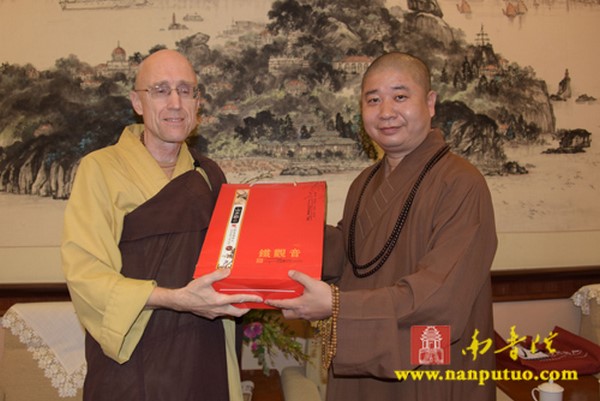 Pháp sư Hằng Thật Trụ trì Vạn Phật Thánh Thành, Hoa Kỳ viếng thăm Phật học viện Mân Nam, Trung Quốc