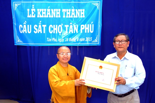 Quỹ Đạo Phật Ngày Nay khánh thành “Nhịp cầu yêu thương 4” và trao quà từ thiện tại Bến Tre