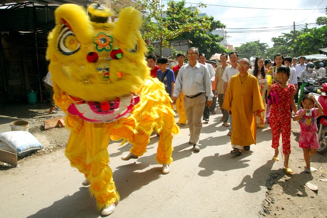 Quỹ Đạo Phật Ngày Nay khánh thành “Nhịp cầu yêu thương 4” và trao quà từ thiện tại Bến Tre