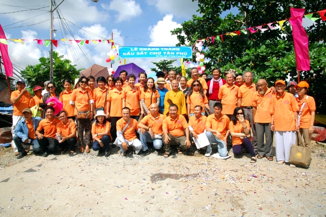 Quỹ Đạo Phật Ngày Nay khánh thành “Nhịp cầu yêu thương 4” và trao quà từ thiện tại Bến Tre
