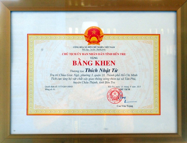 Quỹ Đạo Phật Ngày Nay khánh thành “Nhịp cầu yêu thương 4” và trao quà từ thiện tại Bến Tre