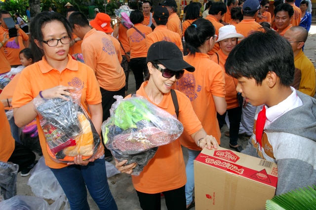 Quỹ Đạo Phật Ngày Nay khánh thành “Nhịp cầu yêu thương 4” và trao quà từ thiện tại Bến Tre