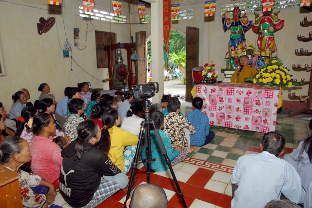 Quỹ Đạo Phật Ngày Nay khánh thành “Nhịp cầu yêu thương 4” và trao quà từ thiện tại Bến Tre