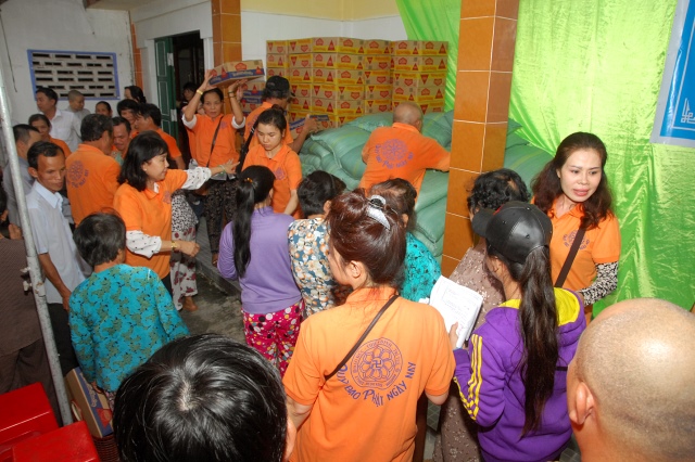 Quỹ Đạo Phật Ngày Nay khánh thành “Nhịp cầu yêu thương 4” và trao quà từ thiện tại Bến Tre
