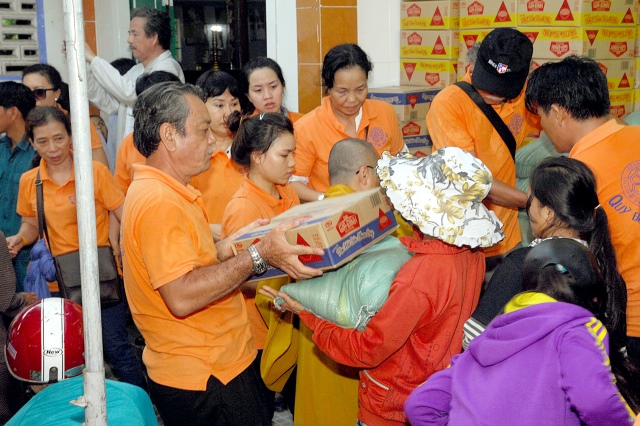 Quỹ Đạo Phật Ngày Nay khánh thành “Nhịp cầu yêu thương 4” và trao quà từ thiện tại Bến Tre