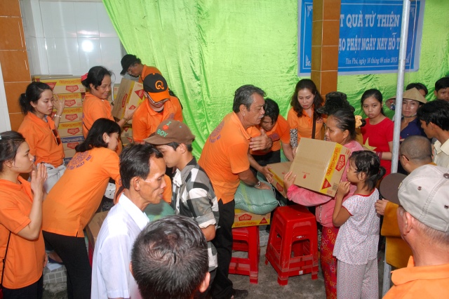 Quỹ Đạo Phật Ngày Nay khánh thành “Nhịp cầu yêu thương 4” và trao quà từ thiện tại Bến Tre