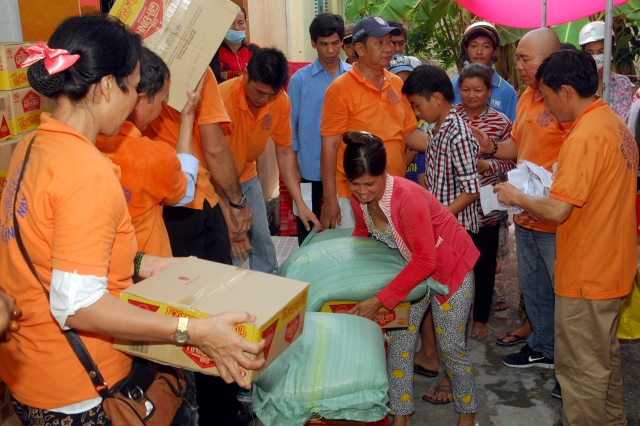 Quỹ Đạo Phật Ngày Nay khánh thành “Nhịp cầu yêu thương 4” và trao quà từ thiện tại Bến Tre