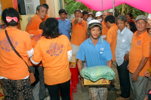 Quỹ Đạo Phật Ngày Nay khánh thành “Nhịp cầu yêu thương 4” và trao quà từ thiện tại Bến Tre